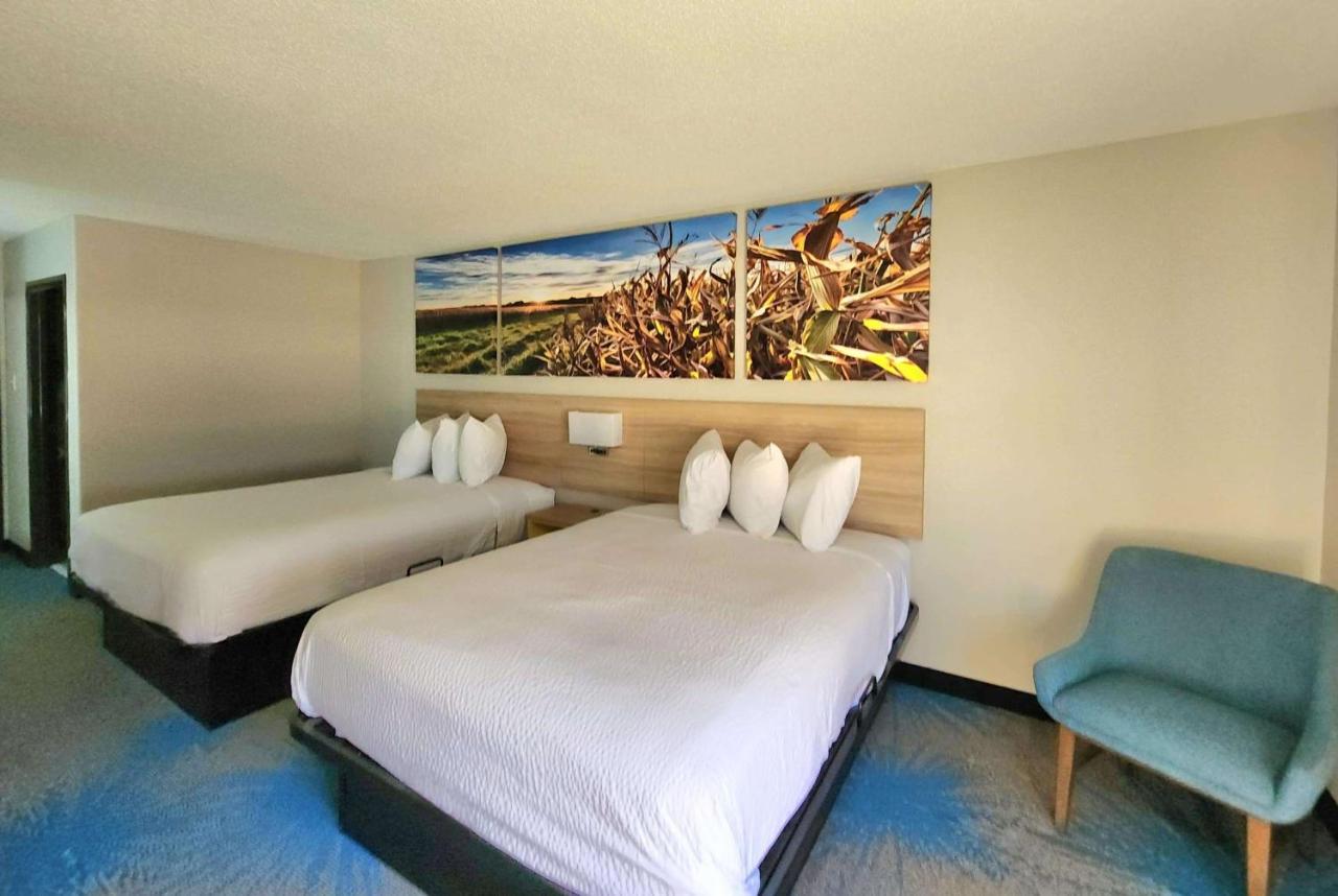 Queen Room with Two Queen Beds - Non-Smoking at Days Inn & Suites by Wyndham New Iberia