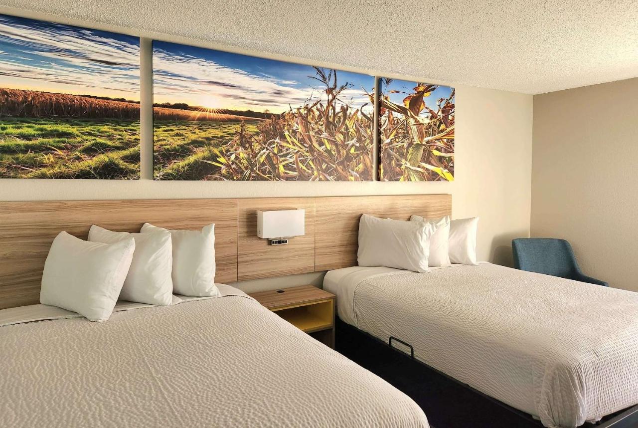Queen Room with Two Queen Beds - Non-Smoking at Days Inn & Suites by Wyndham New Iberia