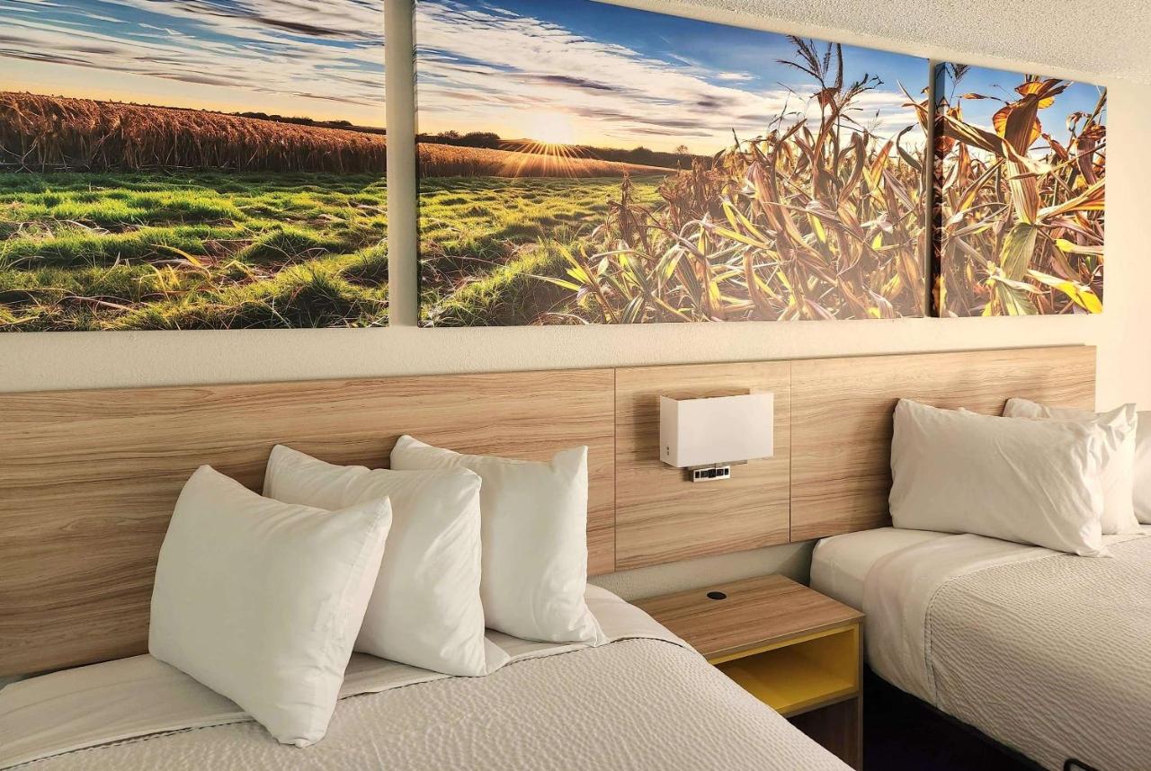 Queen Room with Two Queen Beds - Non-Smoking at Days Inn & Suites by Wyndham New Iberia