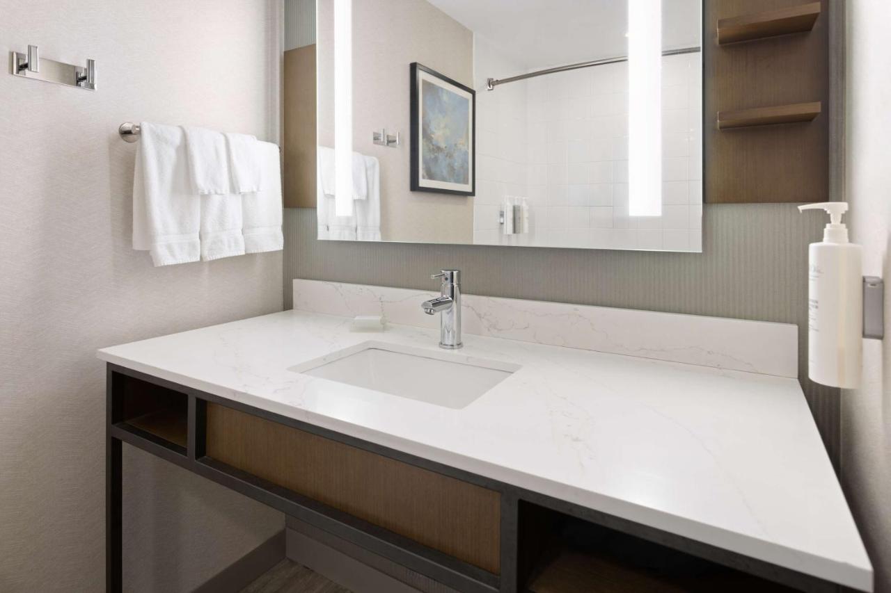 Queen Evolution Room at Hilton Garden Inn Winston-Salem/Hanes Mall