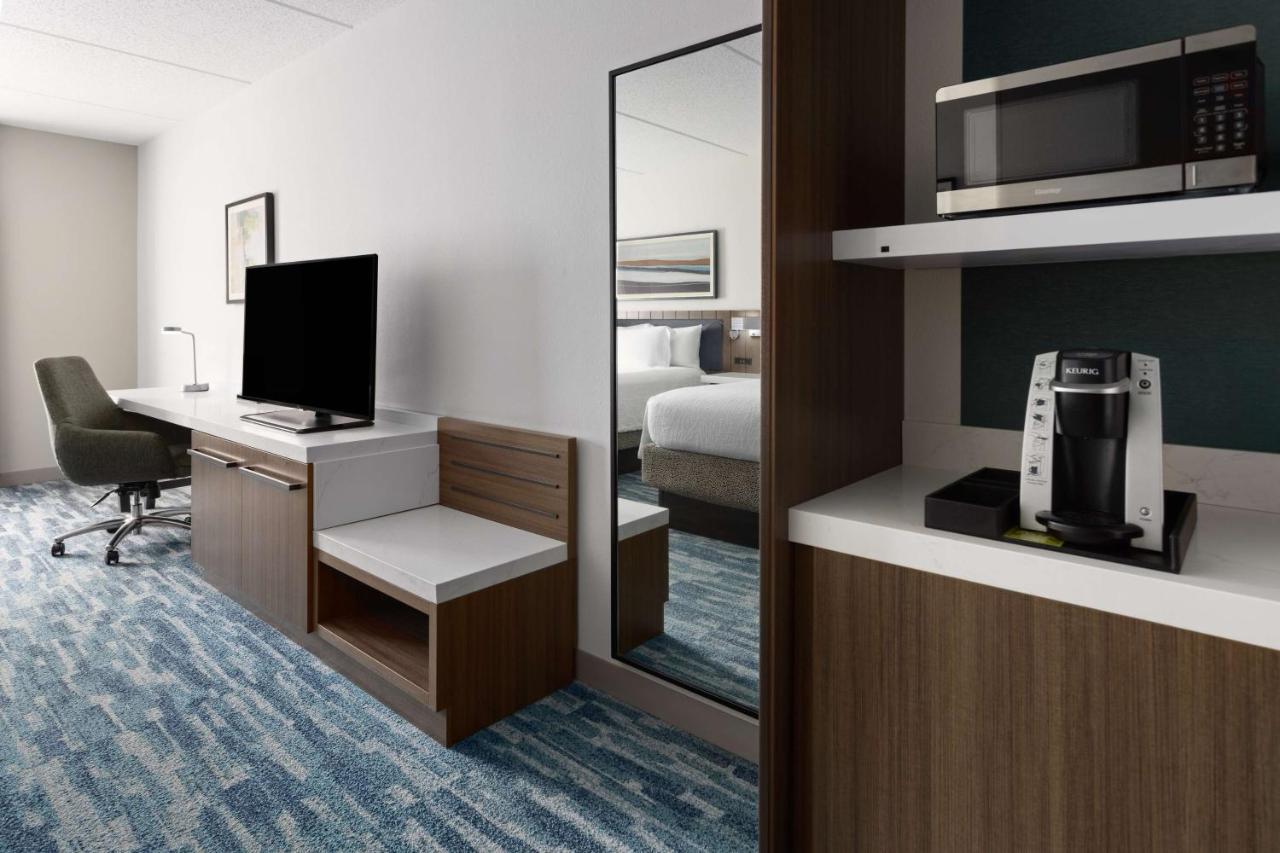 Queen Evolution Room at Hilton Garden Inn Winston-Salem/Hanes Mall