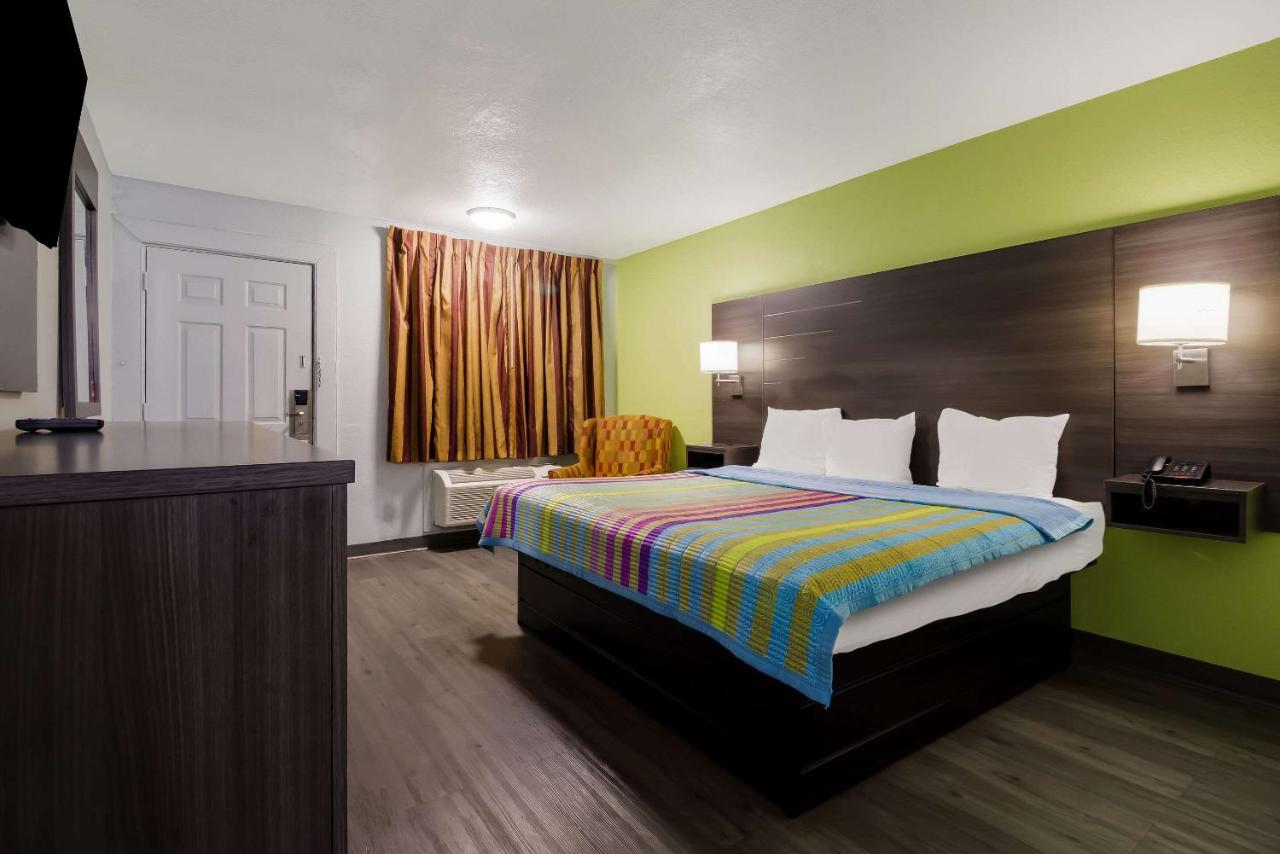 | Midtown Inn