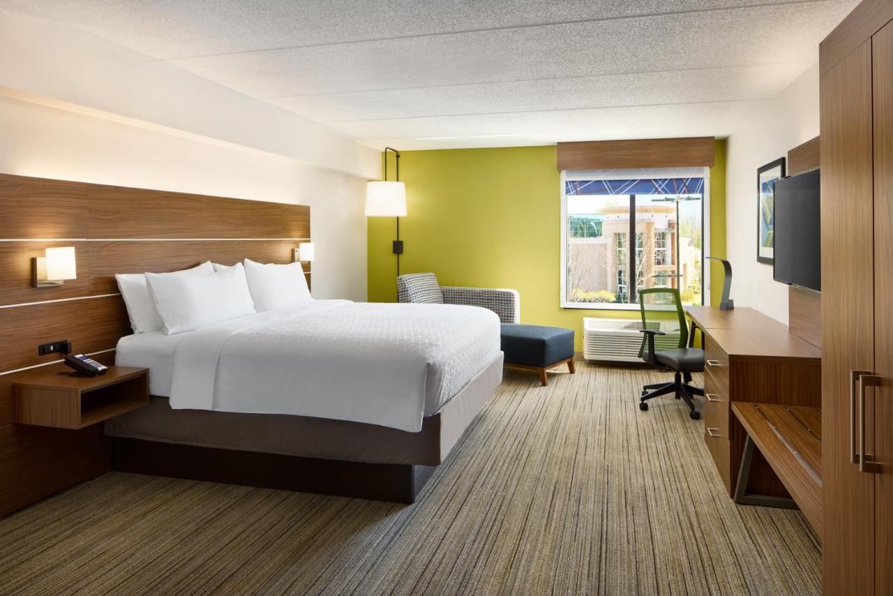 King Room with Hearing Accessability - Non-Smoking at Holiday Inn Express & Suites Atlanta - Tucker Northlake by IHG