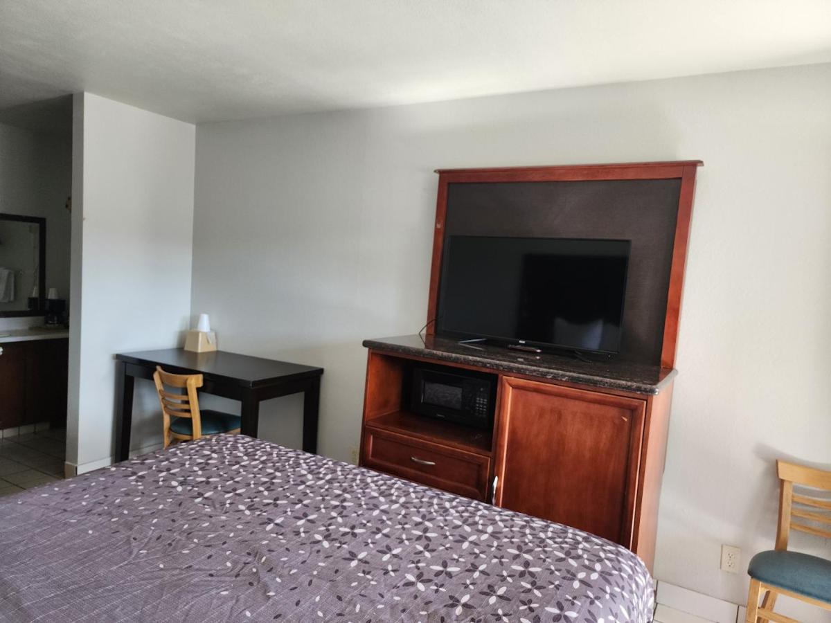 | Pacific Inn