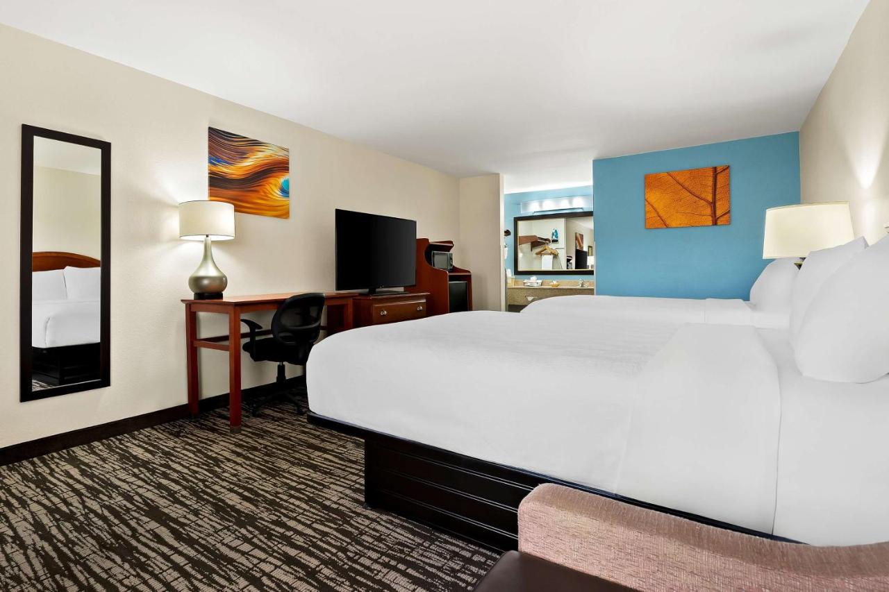 Queen Room with Two Queen Beds - Non-Smoking at Best Western Greenville Inn