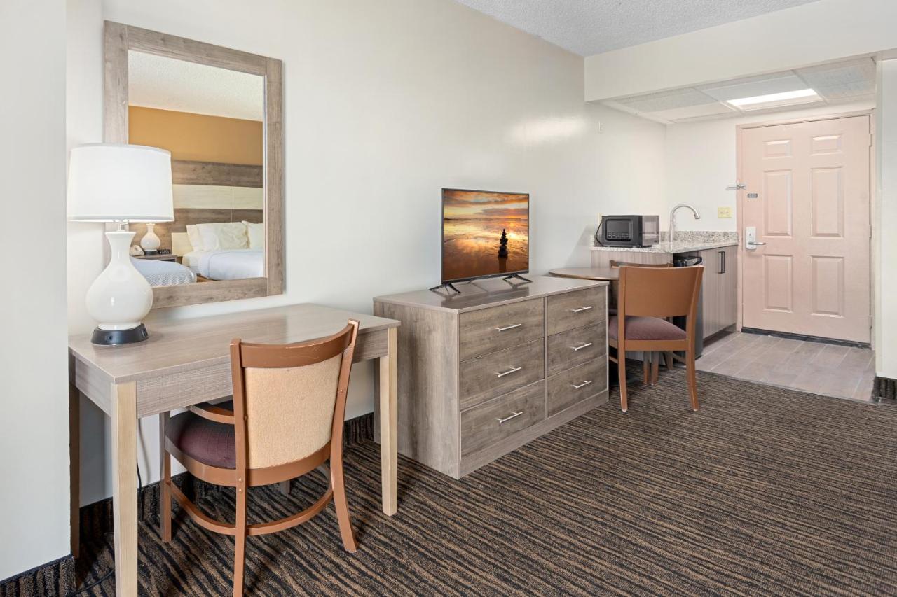 | Americana Motor Inn on Boardwalk