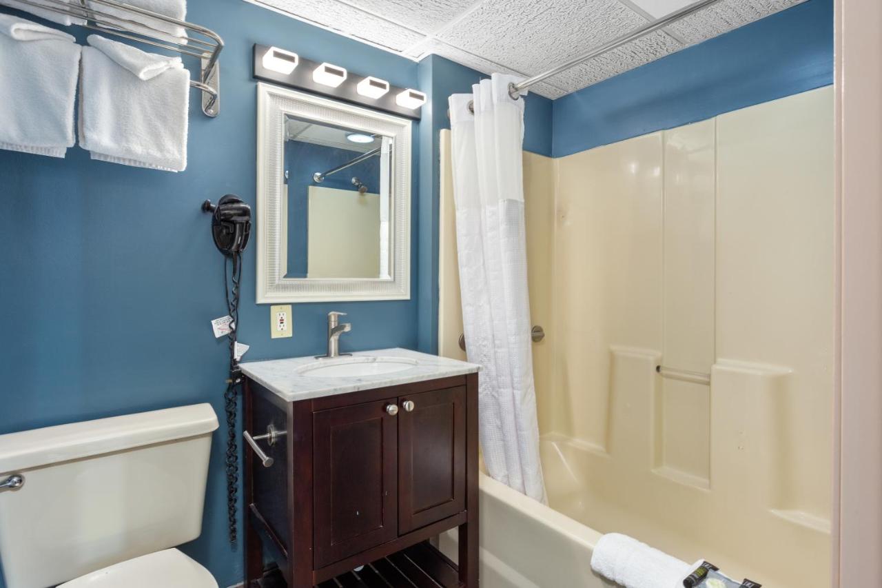 | Americana Motor Inn on Boardwalk