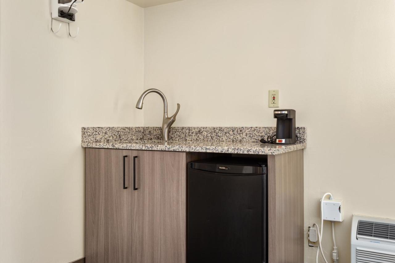 | Americana Motor Inn on Boardwalk