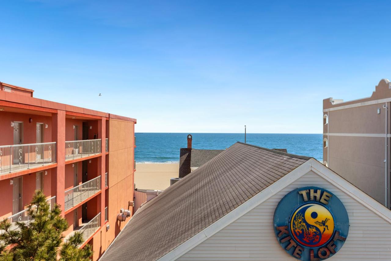 | Americana Motor Inn on Boardwalk