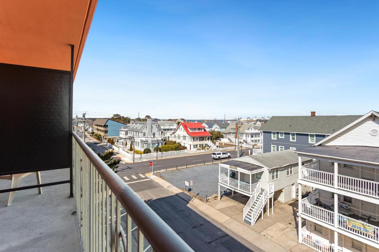 | Americana Motor Inn on Boardwalk