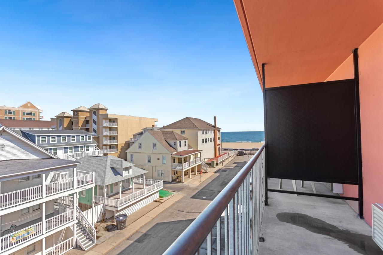 | Americana Motor Inn on Boardwalk