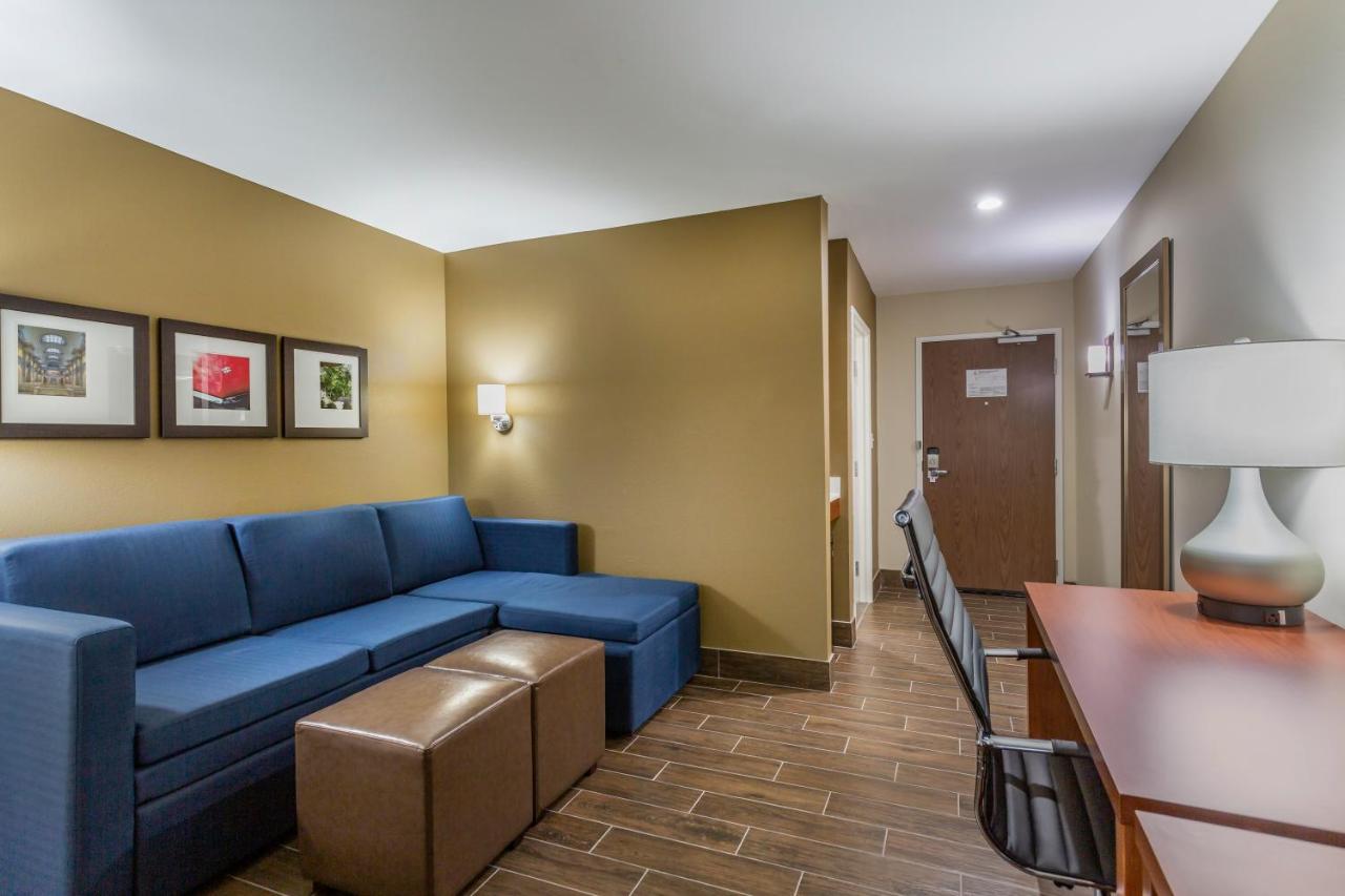 Standard Queen Suite with Two Queen Beds and Sofa Bed at Comfort Suites Bowling Green Southeast