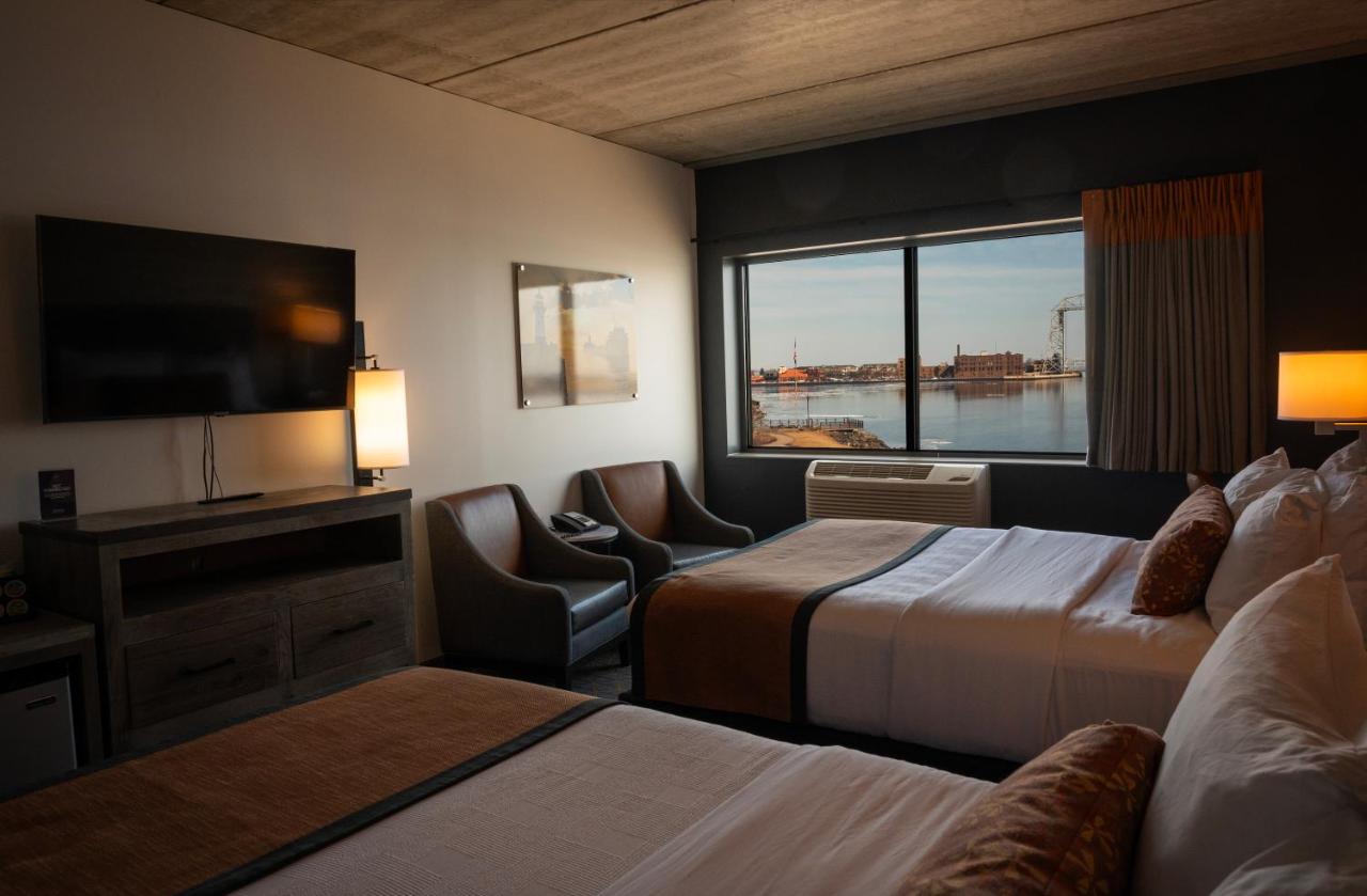 Queen Room with Two Queen Beds with Harbor View at Pier B Resort
