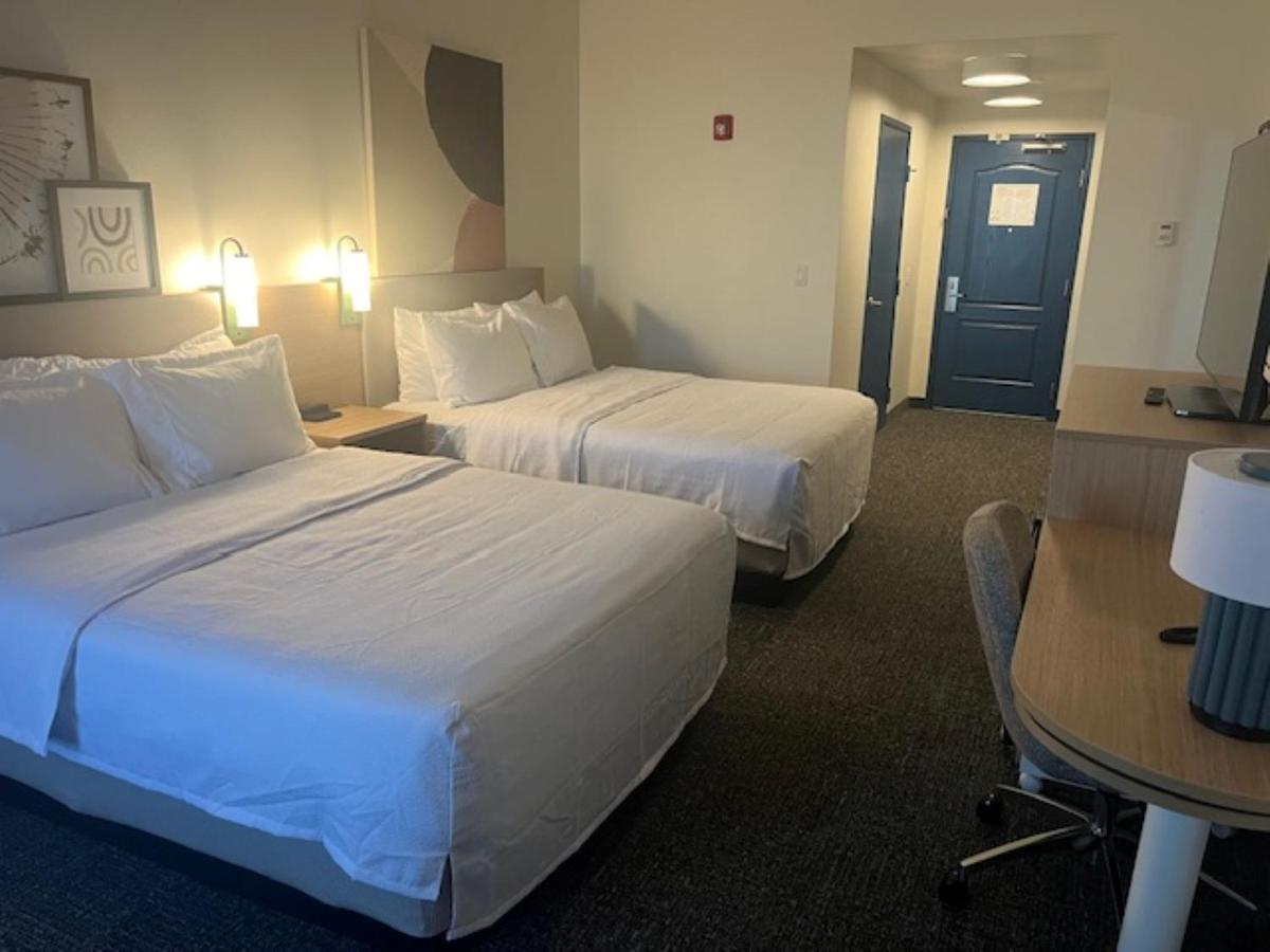 | Legacy Inn & Suites