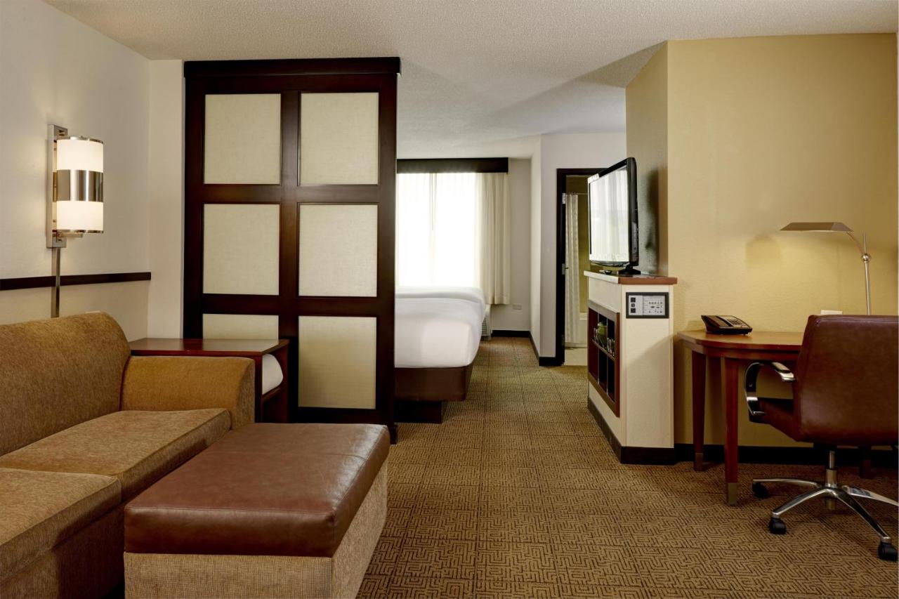 King Bed at Hyatt Place Memphis/Germantown