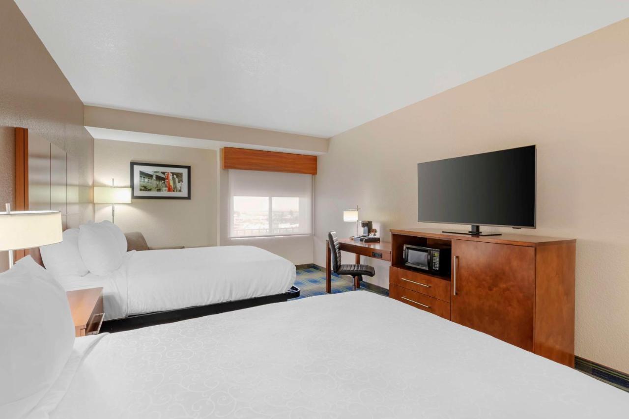 Deluxe Queen Room with Two Queen Beds - Non-Smoking at Best Western Plus Heritage Inn Ontario Rancho Cucamonga