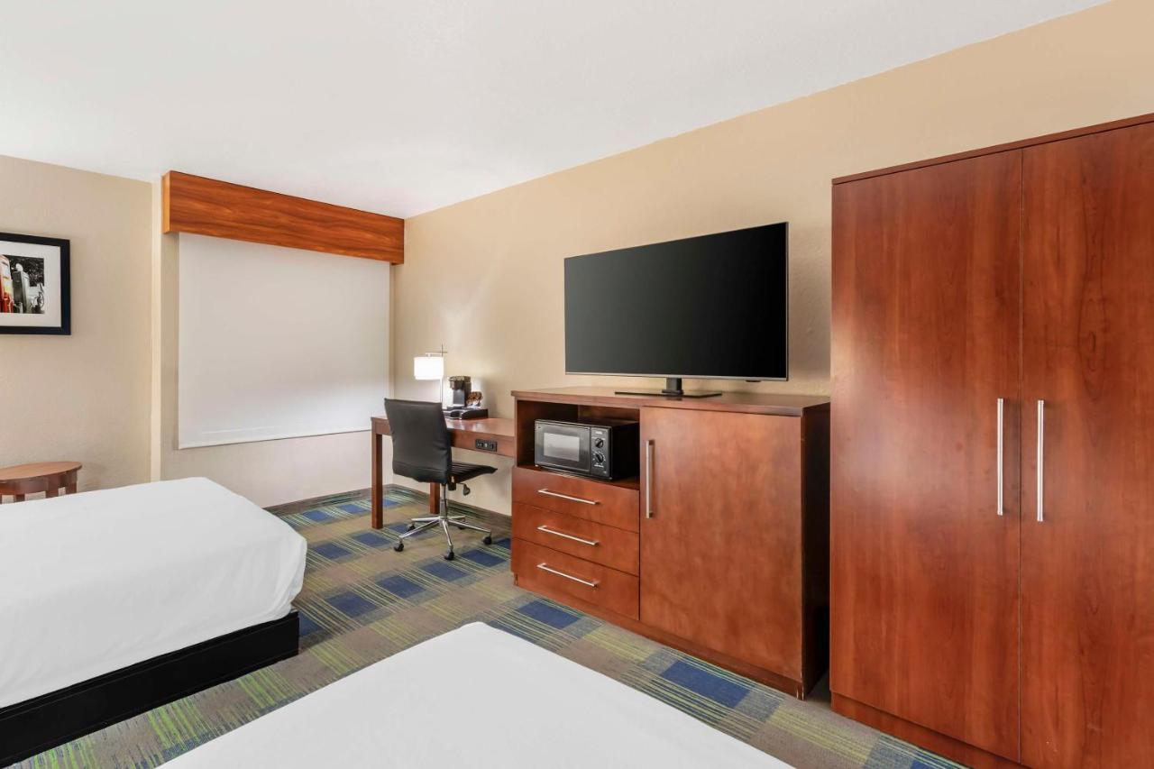 Queen Room with Two Queen Beds and Mobility Accessible Roll-In Shower at Best Western Plus Heritage Inn Ontario Rancho Cucamonga