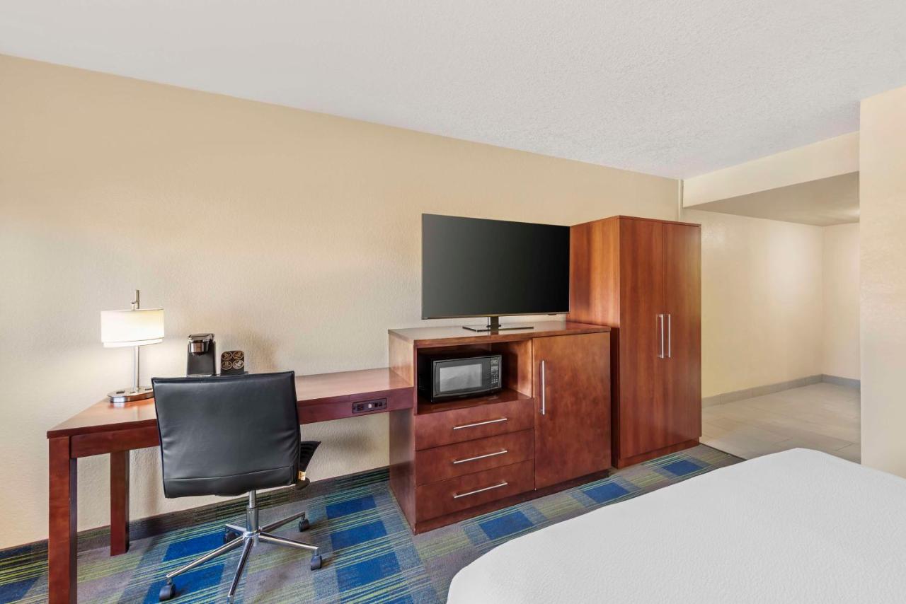 King Room - Disability Access at Best Western Plus Heritage Inn Ontario Rancho Cucamonga