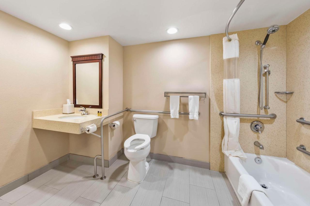 King Room - Disability Access at Best Western Plus Heritage Inn Ontario Rancho Cucamonga