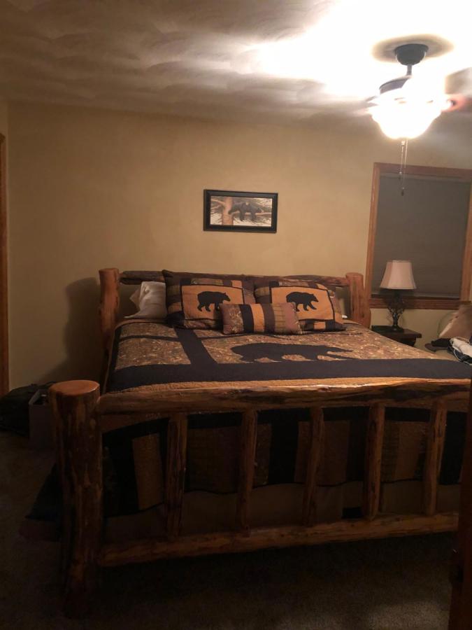 | Rough Cut Lodge