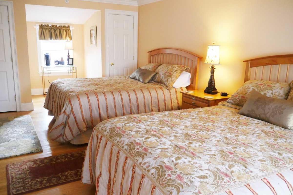 | Compass Rose Inn
