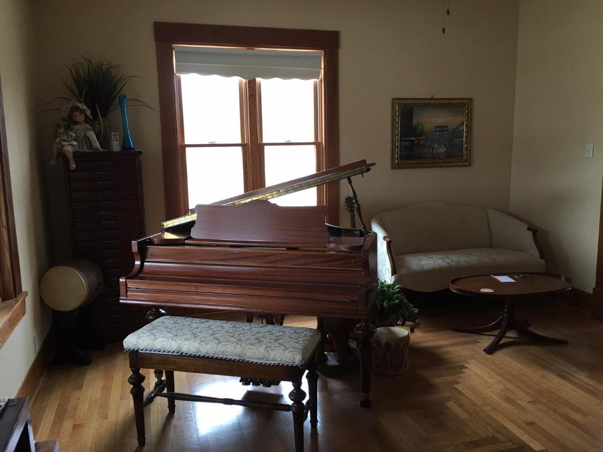  | Attwood House Bed and Breakfast near Manhattan, KS