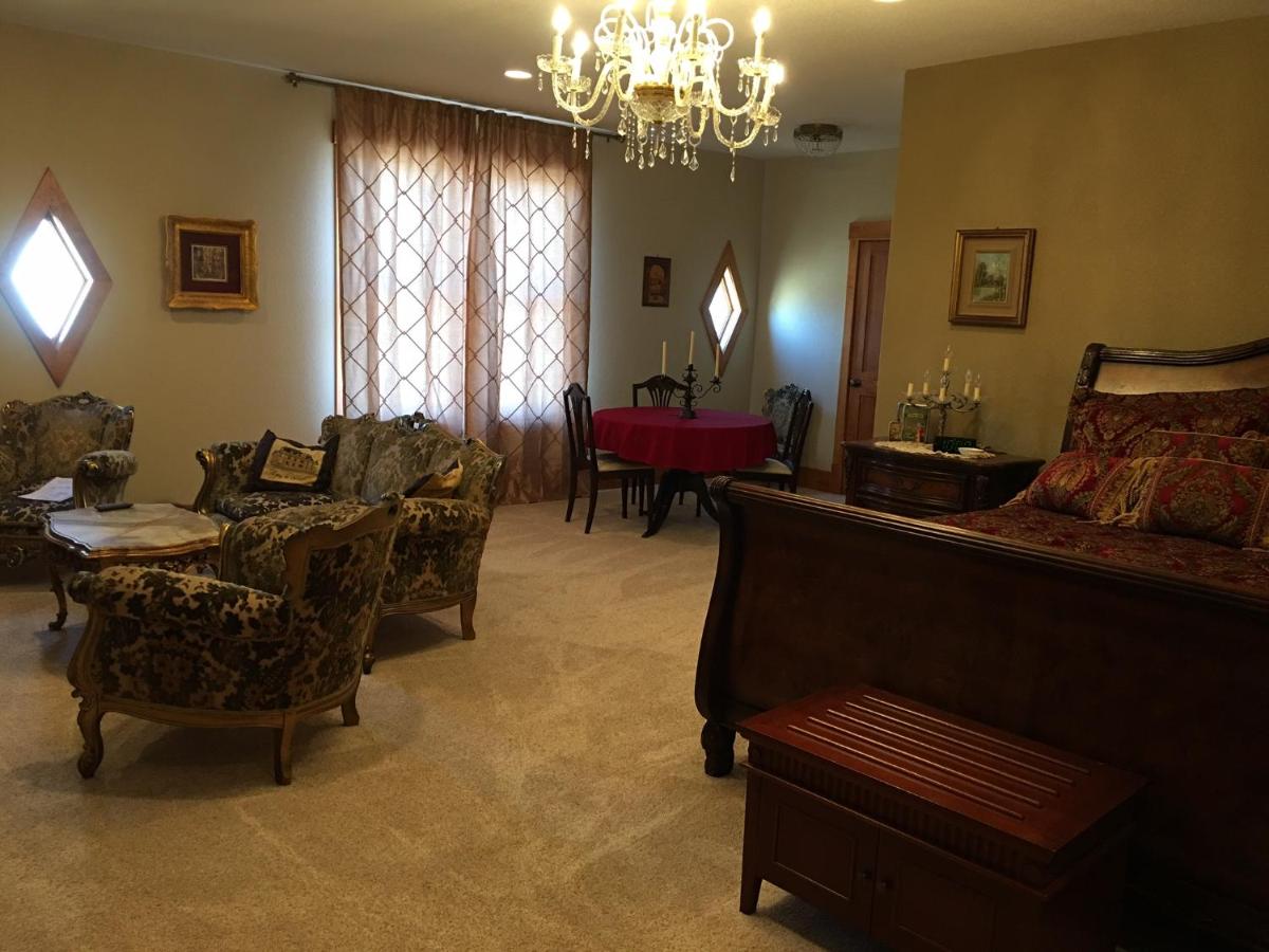  | Attwood House Bed and Breakfast near Manhattan, KS