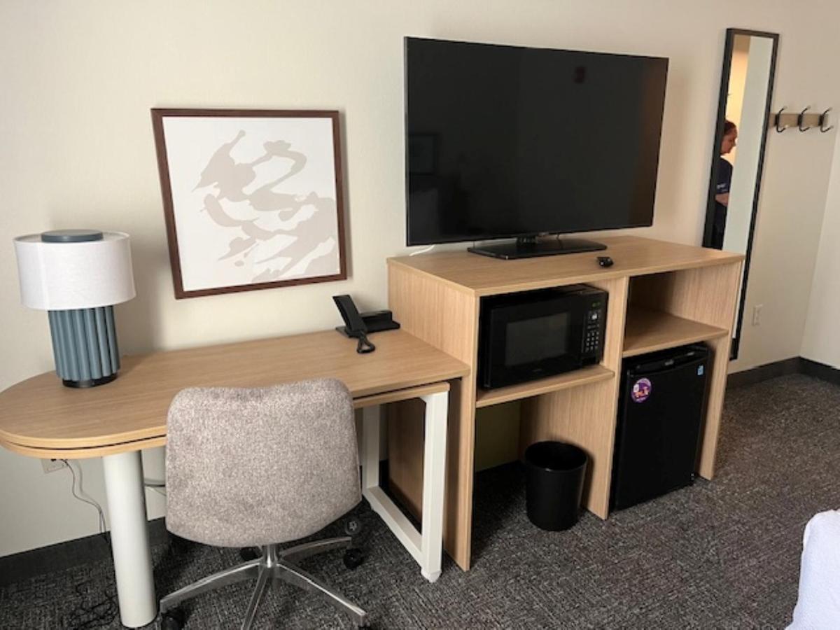 | Legacy Inn & Suites