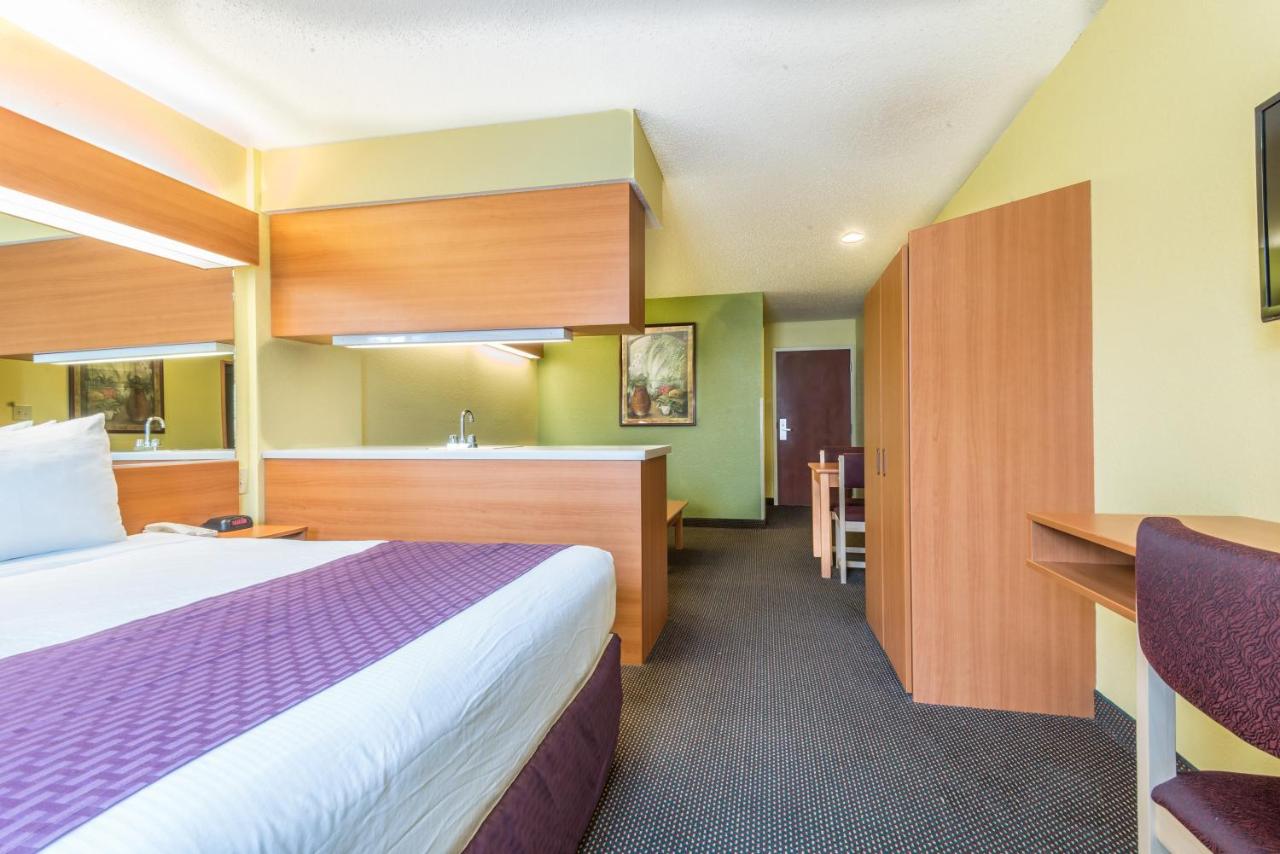 Queen Suite - Non-Smoking at Microtel Inn & Suites by Wyndham Auburn