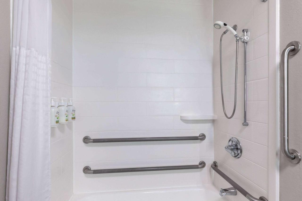 King Room - Disability Access at La Quinta Inn & Suites by Wyndham Loudon