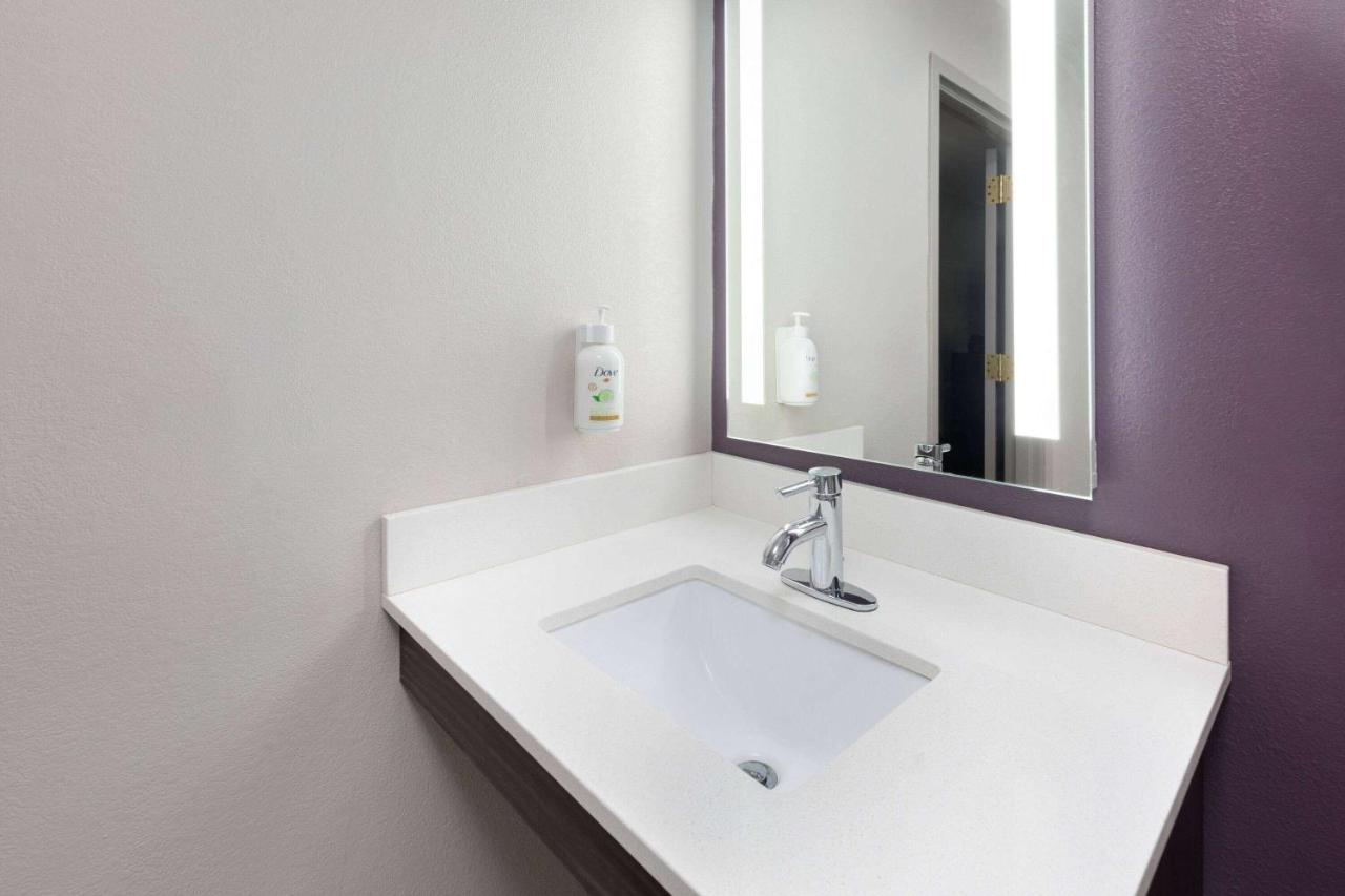 King Room - Disability Access at La Quinta Inn & Suites by Wyndham Loudon