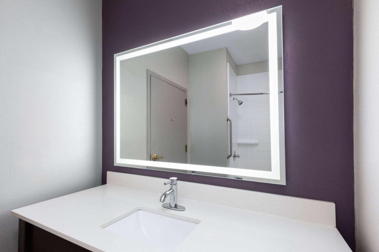 King Room at La Quinta Inn & Suites by Wyndham Loudon