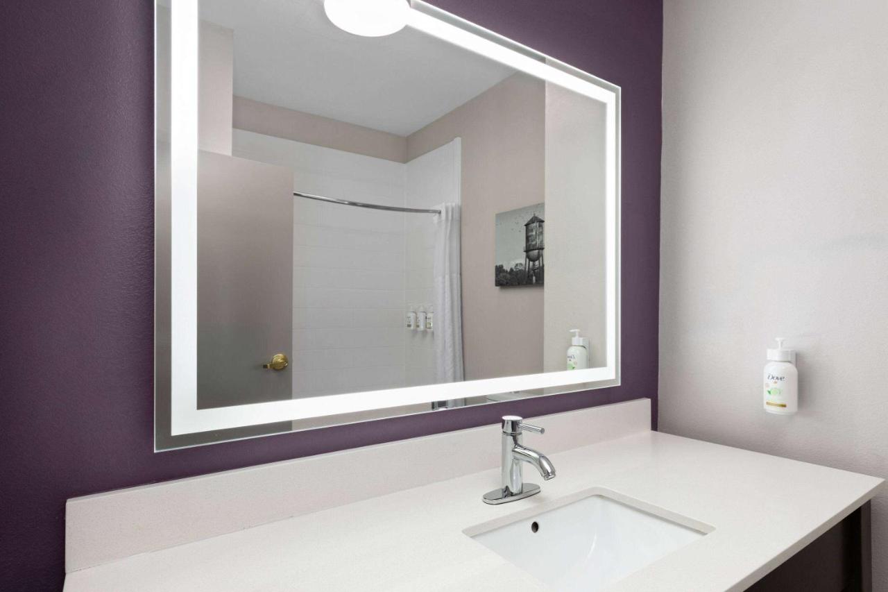 King Room at La Quinta Inn & Suites by Wyndham Loudon