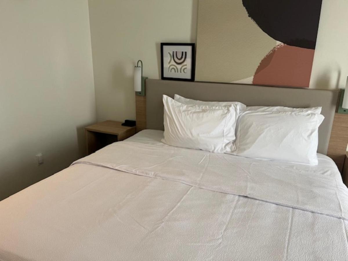 | Legacy Inn & Suites