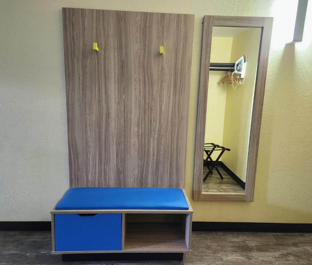 King Room - Disability Access at Days Inn by Wyndham New Orleans Pontchartrain