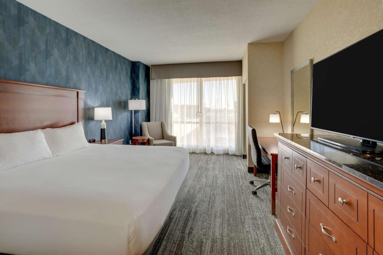 Deluxe King Room - Accessible, Roll-in Shower at Drury Inn & Suites Mt. Vernon
