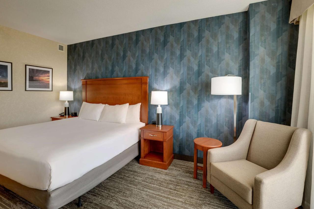 Deluxe King Room - Accessible, Roll-in Shower at Drury Inn & Suites Mt. Vernon