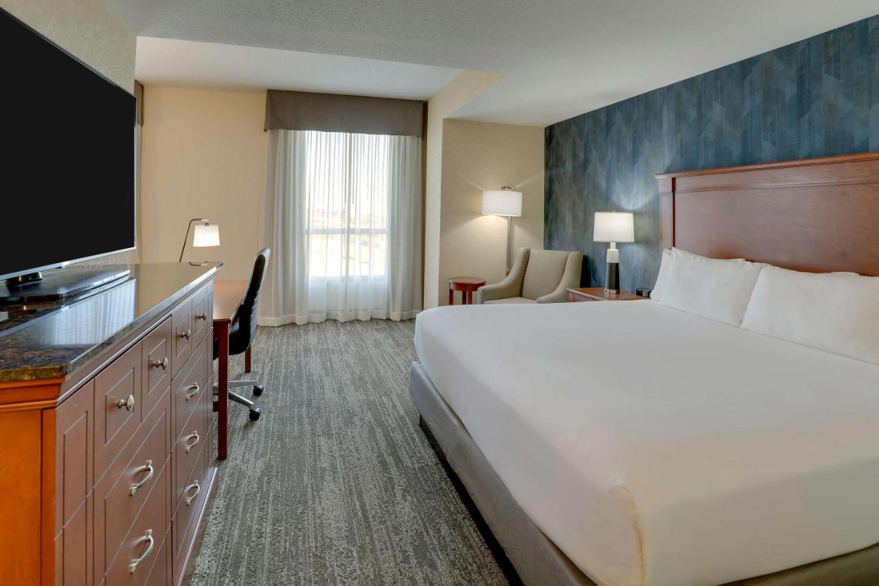 Oversized Deluxe King Room - Hearing Accessible at Drury Inn & Suites Mt. Vernon