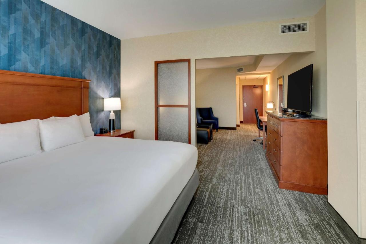 Deluxe King Room with Sofa Bed at Drury Inn & Suites Mt. Vernon