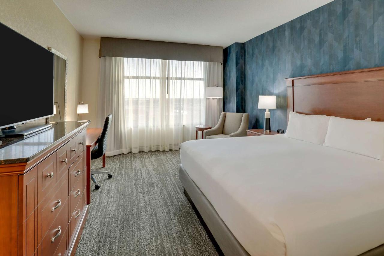 Deluxe King Room at Drury Inn & Suites Mt. Vernon
