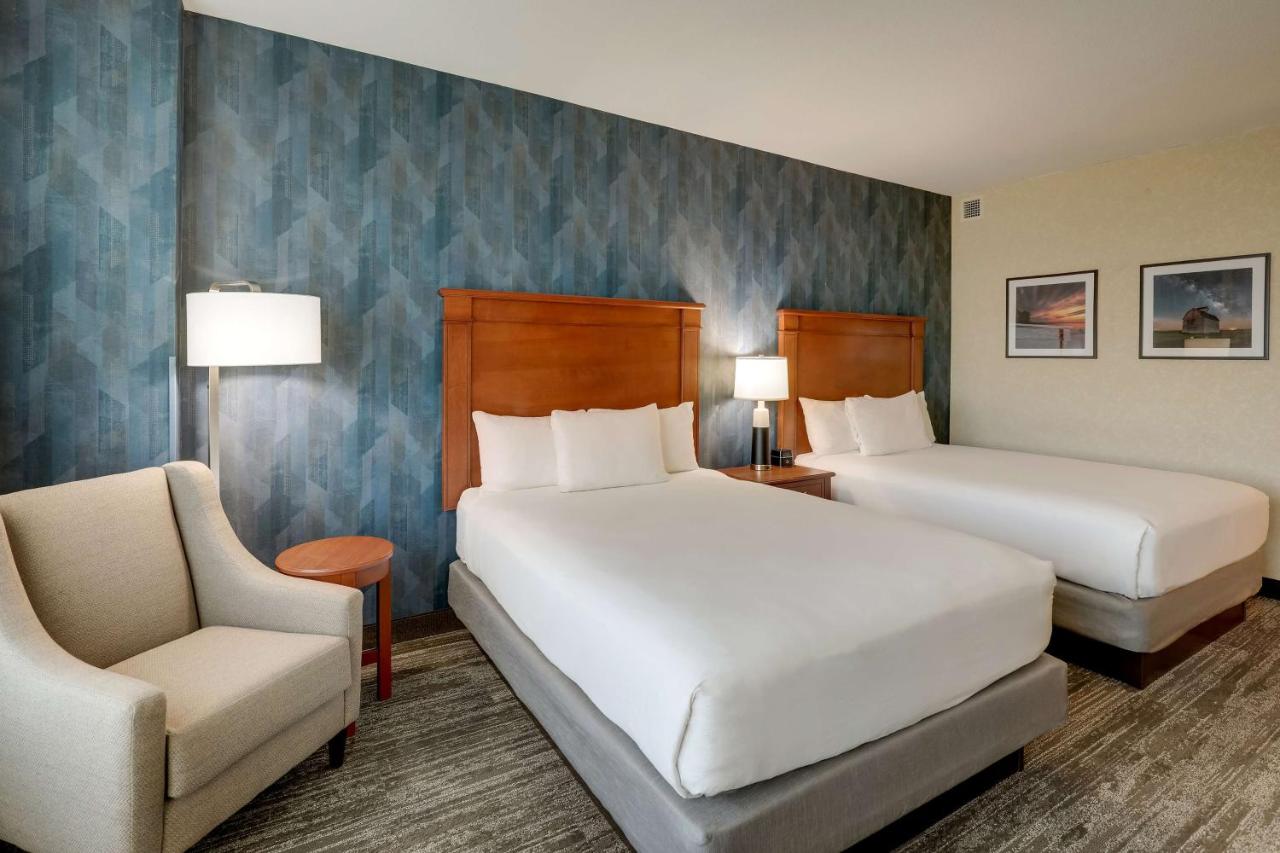 Deluxe Queen Room with Two Queen Beds at Drury Inn & Suites Mt. Vernon