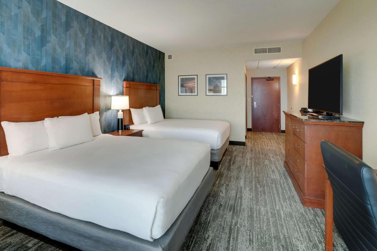 Deluxe Queen Room with Two Queen Beds at Drury Inn & Suites Mt. Vernon