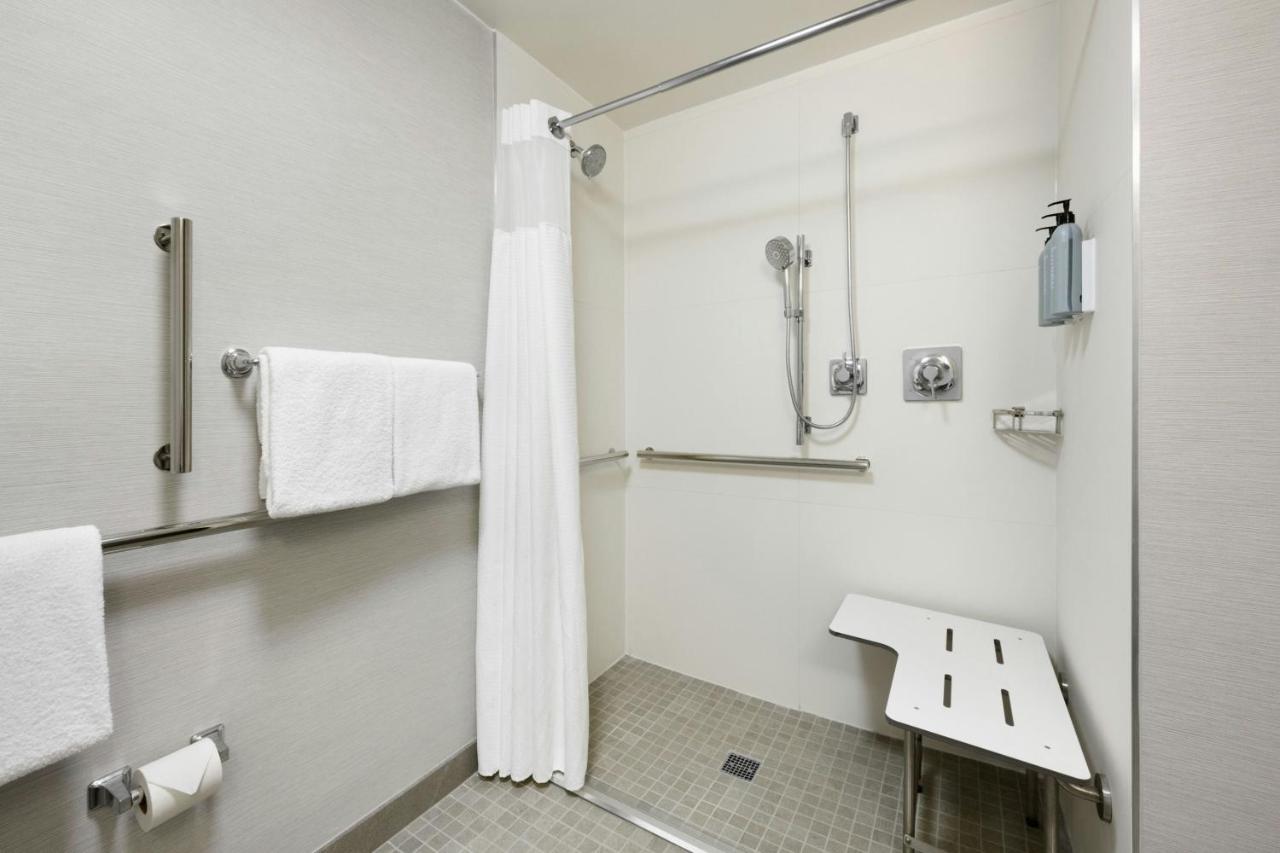 | Courtyard by Marriott Seattle Federal Way