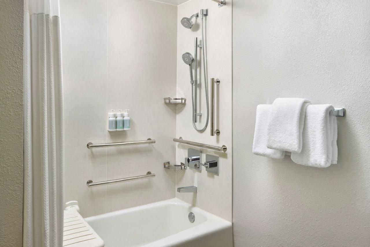 | Courtyard by Marriott Seattle Federal Way