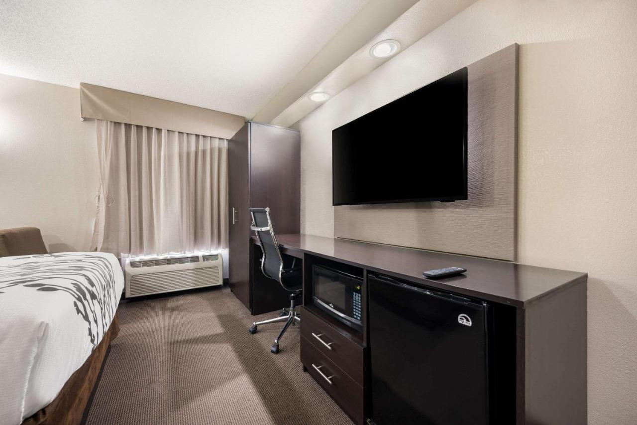Queen Room - Disability Access/Non-Smoking at Sleep Inn Athens I-65