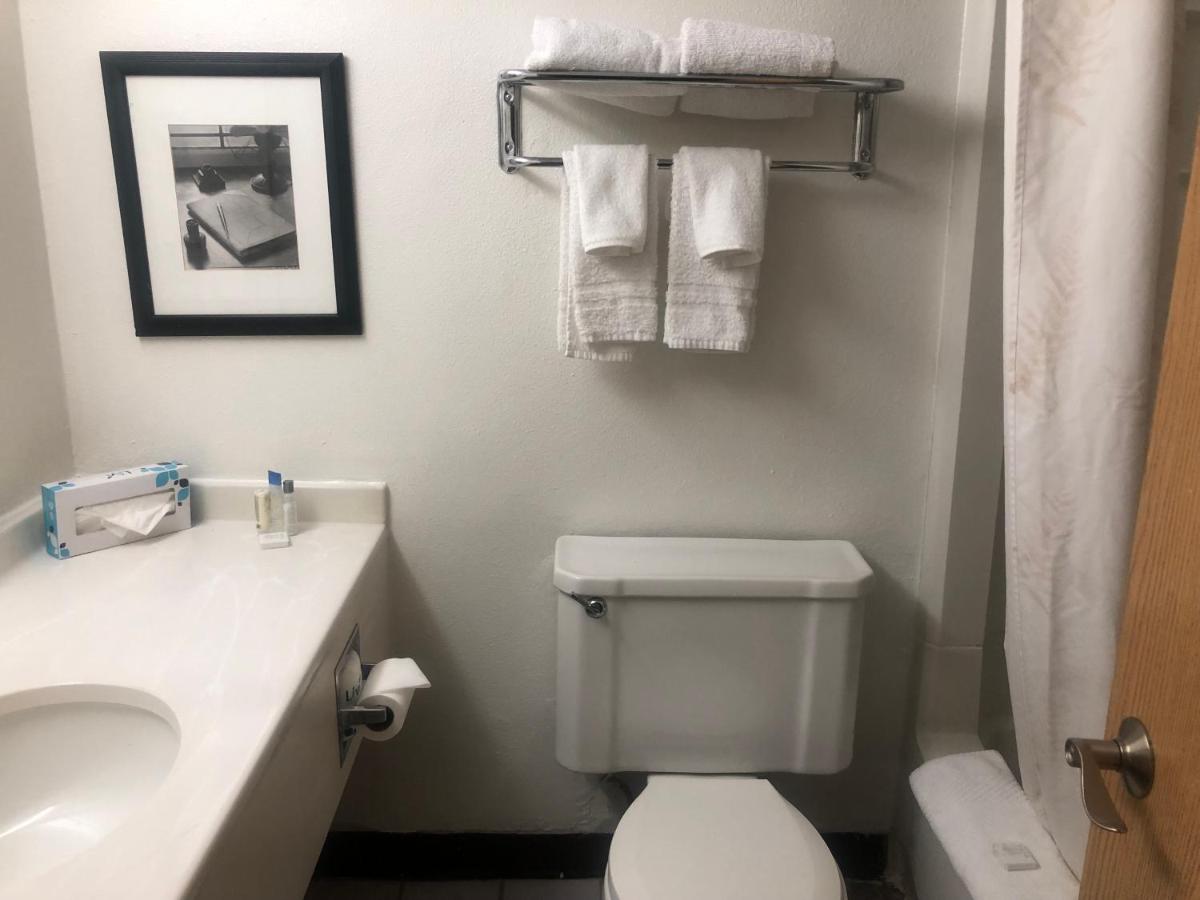 King Room - Non-Smoking at Budget Inn Denver Downtown