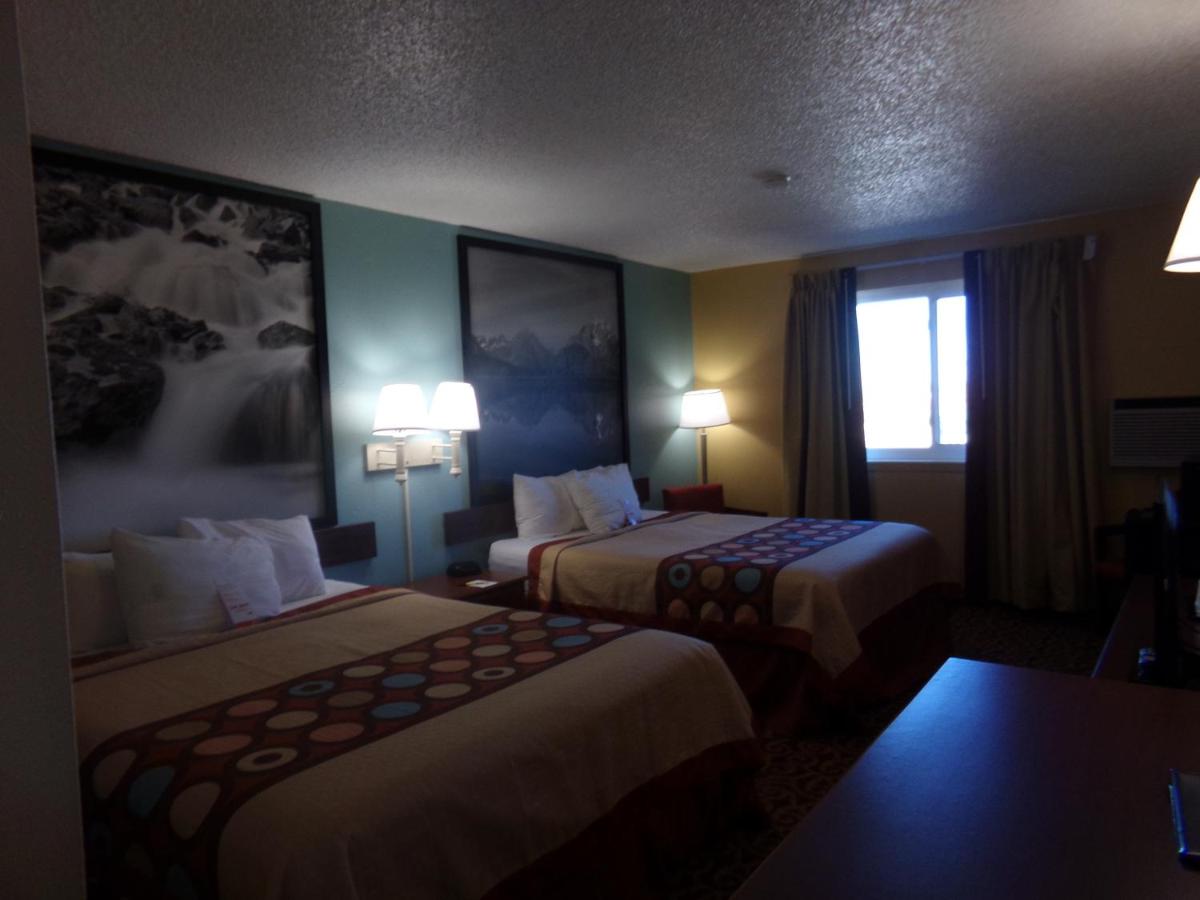 | Super 8 by Wyndham Gillette