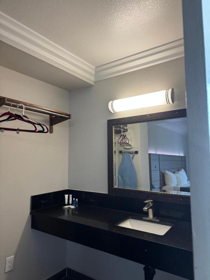 | Rodeway Inn Ventura