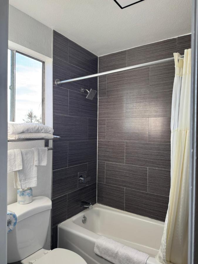 | Rodeway Inn Ventura