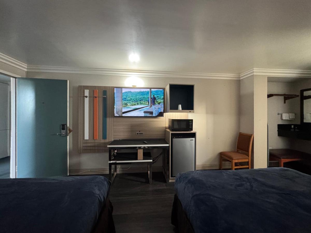 | Rodeway Inn Ventura